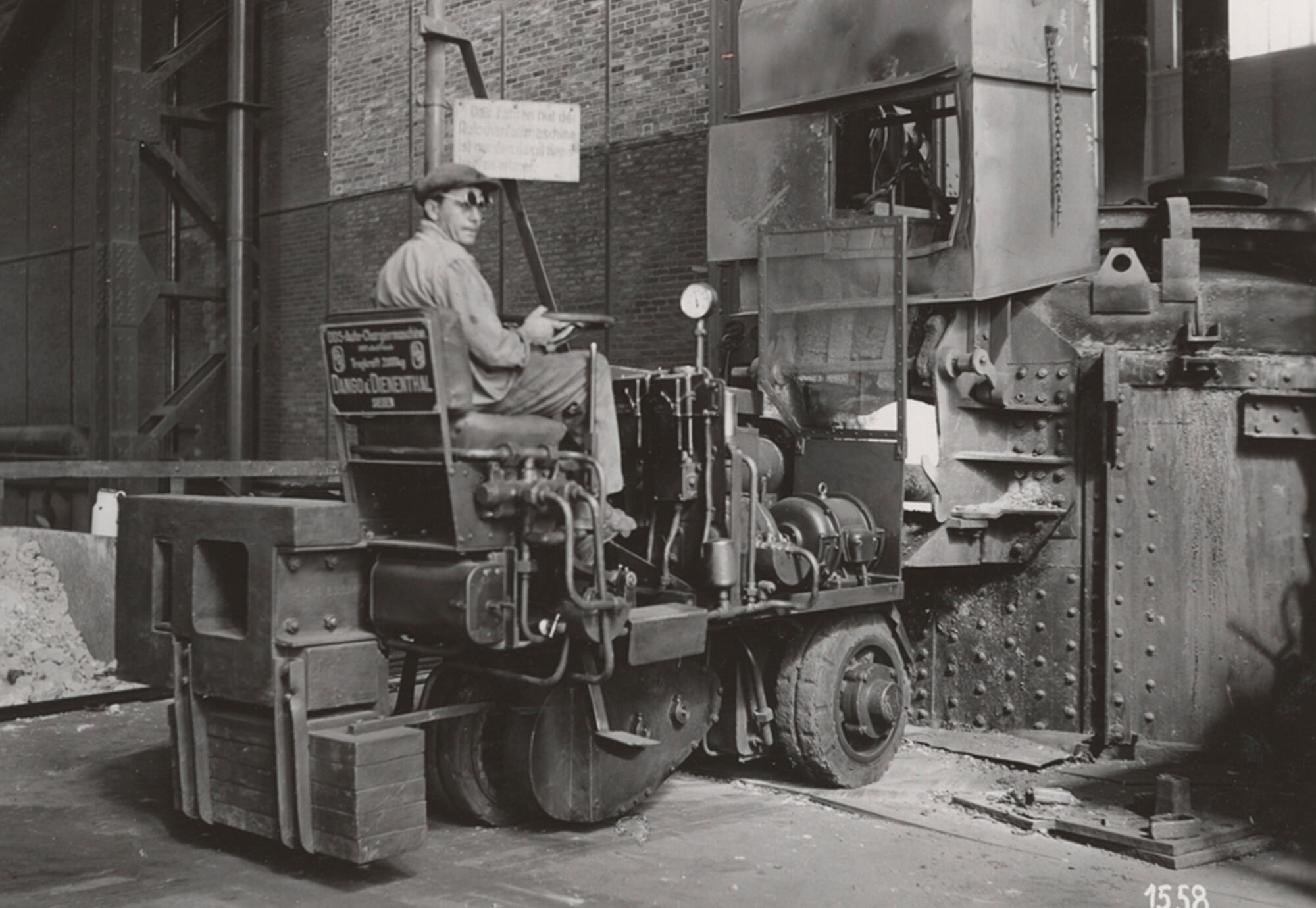 Erste Chargiermaschine in 1933